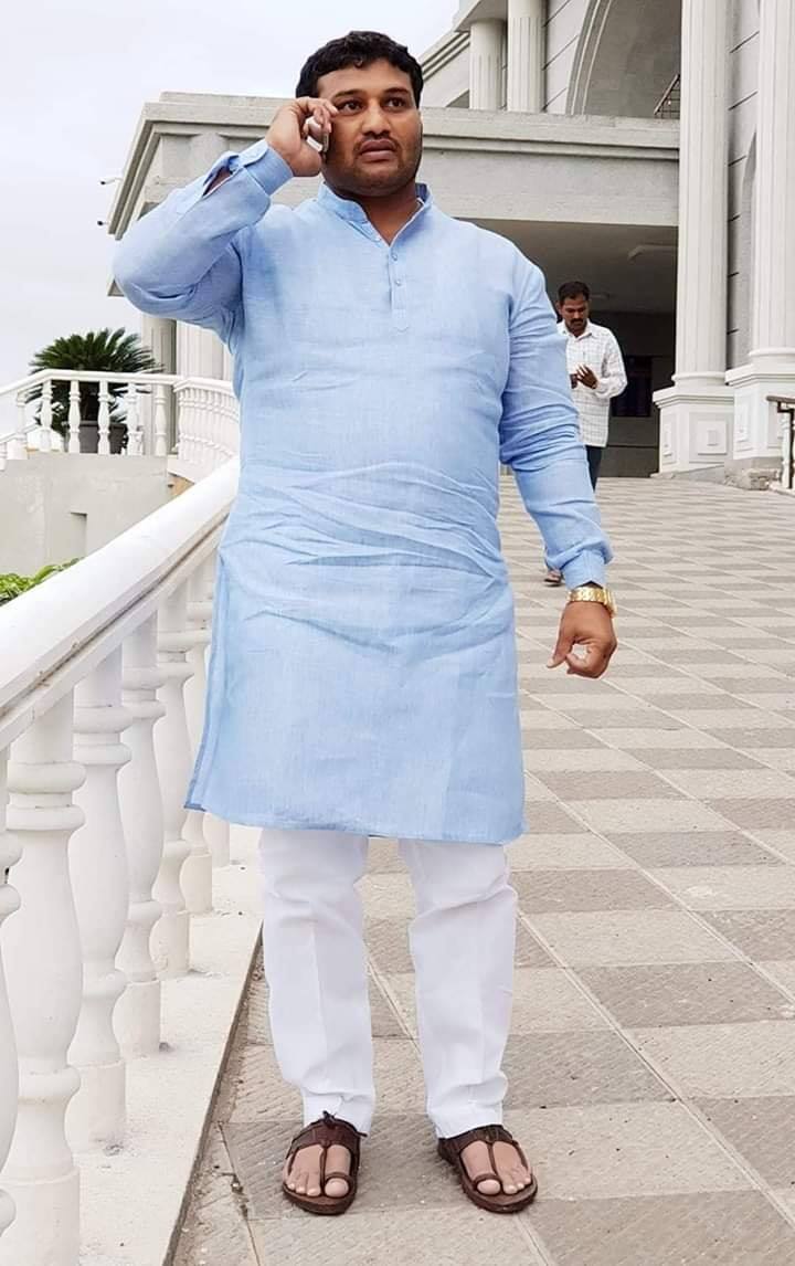 महाराष्ट्र में एमवीए सहयोगी कांग्रेस सांगली सीट से चुनाव लड़ने की इच्छुक थी लेकिन उद्धव ठाकरे के नेतृत्व वाली शिवसेना (यूबीटी) ने पहलवान चंद्रहार पाटिल को चुनाव मैदान में उतारकर सियासी खींचतान को बढ़ावा दिया (फाइल फोटो)