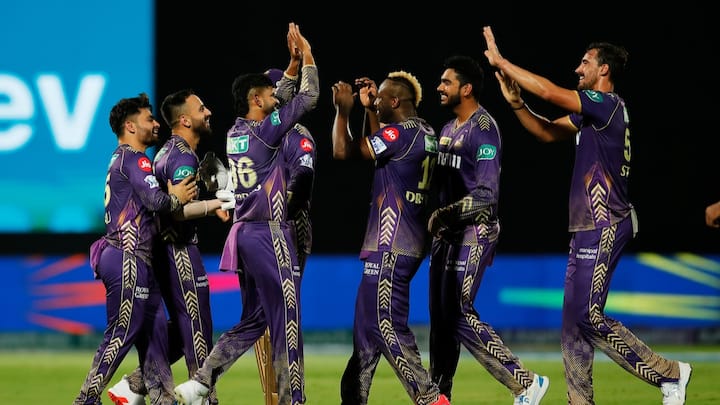 वहीं, कोलकाता नाइट राइडर्स 9 मैचों में 12 प्वॉइंट्स के साथ दूसरे नंबर पर काबिज है. अब तक केकेआर को 6 मैचों में जीत मिली है. जबकि श्रेयस अय्यर की टीम को 3 मैचों में शिकस्त का सामना करना पड़ा है. साथ ही लखनऊ सुपर जाएंट्स के 10 मैचों में 12 प्वॉइंट्स हैं. (फोटो क्रेडिट- सोशल मीडिया)