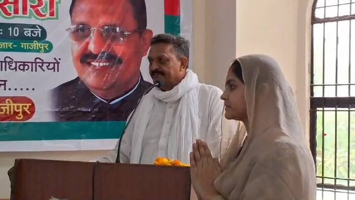 अफजाल अंसारी ने बुधवार को इंडिया गठबंधन के वरिष्ठ नेताओं के साथ सपा कार्यालय पर एक बड़ी बैठक की और इस बैठक के दौरान अपनी बड़ी बेटी नुसरत अंसारी का सभी से परिचय कराया.