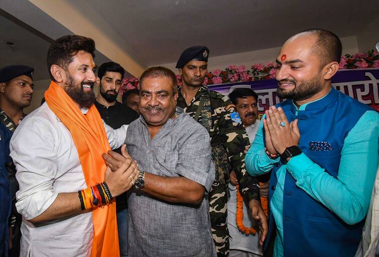 Bihar Hajipur Former MP Rama Singh joined Lok Janshakti Party Ramvilas After resigning from RJD Rama Singh Joined LJPR: हजारों कार्यकर्ताओं के साथ एलजेपीआर में शामिल हुए रामा सिंह, चिराग पासवान ने किया स्वागत