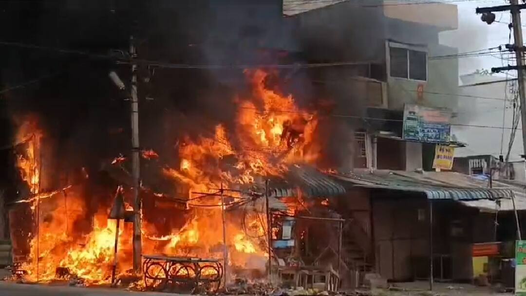 Salem Temple Issue: சேலத்தில் இரு தரப்பு மோதல் - இதுவரை 19 பேர் கைது Clash between two sides in Salem - 19 people have been arrested so far, according to the district police. Salem Temple Issue: சேலத்தில் இரு தரப்பு மோதல் - இதுவரை 19 பேர் கைது