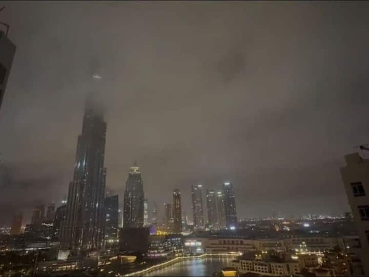 Dubai Rains Today Heavy rain in across Abu Dhabi Dubai Sharjah, Ajman and Umm Al Quwain  Alert issued Dubai Rains Today : दुबई में बारिश ने फिर फैलाई दहशत, फ्लाइटें रद्द, ऑफिस बंद, बसों की सेवा भी ठप