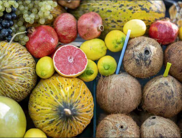 ਭਾਵੇਂ ਸਾਡੇ ਧਾਰਮਿਕ ਰੀਤੀ-ਰਿਵਾਜਾਂ ਅਤੇ ਪੂਜਾ-ਪਾਠ ਵਿੱਚ ਨਾਰੀਅਲ ਦਾ ਬਹੁਤ ਮਹੱਤਵ ਹੈ ਪਰ ਇਸ ਨੂੰ ਹਵਾਈ ਜਹਾਜ਼ਾਂ ਵਿੱਚ ਲਿਜਾਣ ਦੀ ਮਨਾਹੀ ਹੈ, ਜਿਸ ਕਾਰਨ ਇਹ ਜਲਣਸ਼ੀਲ ਹੈ।