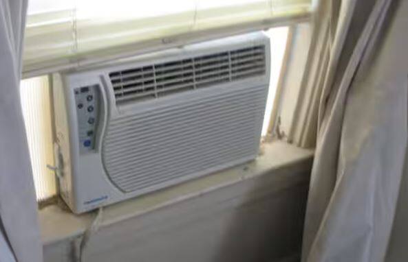 ਘਰ ਦੇ ਹਰ ਕਮਰੇ ਵਿੱਚ ਵਿੰਡੋ ਏਸੀ ਆਸਾਨੀ ਨਾਲ ਲਗਾਇਆ ਜਾ ਸਕਦਾ ਹੈ। ਵਿੰਡੋ ਏਸੀ ਸਪਲਿਟ ਏਸੀ ਦੇ ਮੁਕਾਬਲੇ ਜ਼ਿਆਦਾ ਹਵਾ ਪ੍ਰਦਾਨ ਕਰਦਾ ਹੈ।