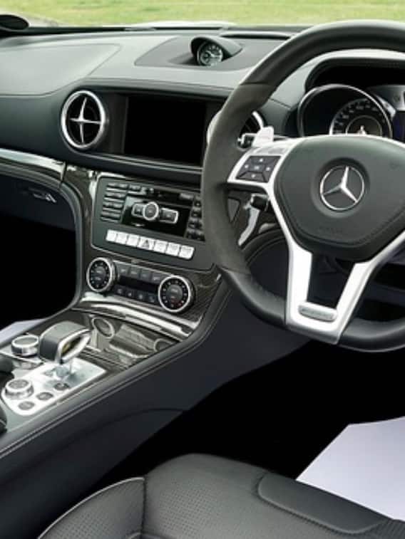 क्यों कार के डैशबोर्ड पर नहीं रखना चाहिए चश्मा?