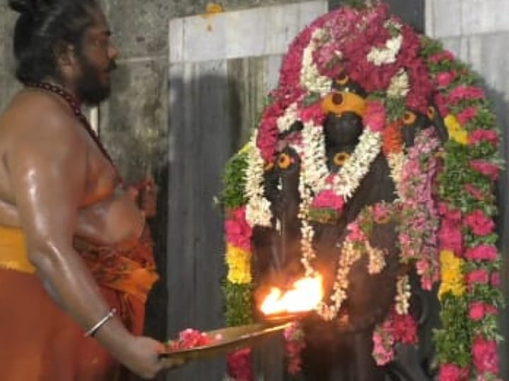 Guru Peyarchi 2024: கரூர் ஸ்ரீ கற்பக விநாயகர் ஆலயத்தில் வெள்ளி கவரையில் காட்சியளித்த குரு பகவான்