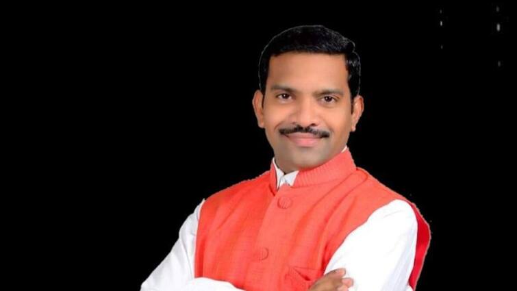 Palghar Lok Sabha Constituency BJP nominated Hemant Savara from Palghar Lok Sabha Constituency Marathi News Palghar Lok Sabha constituency : पालघरमध्ये सेनेचा पत्ता कट, शिंदेंना दे धक्का,  भाजपने जागा खेचली,  हेमंत सावरा यांना उमेदवारी