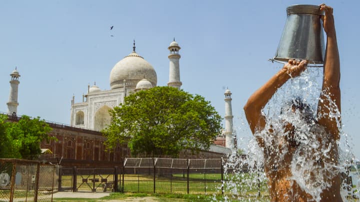 दुनियाभर के कई देशों में गर्मी से हाल बेहाल है. ऐसे में हम आपको दुनिया की कुछ ऐसी जगहों के बारे में बताने जा रहे हैं जहां का तापमान जानकर आप हैरान रह जाएंगे.