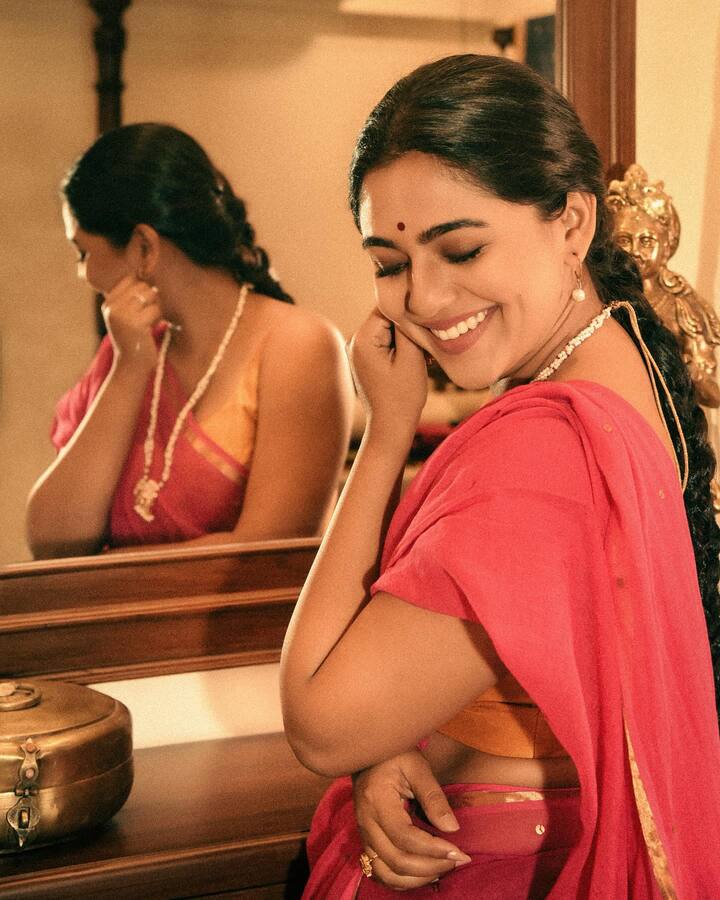 सिनेसृष्टीत स्वत:ची एक वेगळी ओळख निर्माण केल्यावर ३ डिसेंबर २०१६ रोजी मृण्मयीने व्यावसायिक स्वप्नील रावशी लग्नगाठ बांधली.