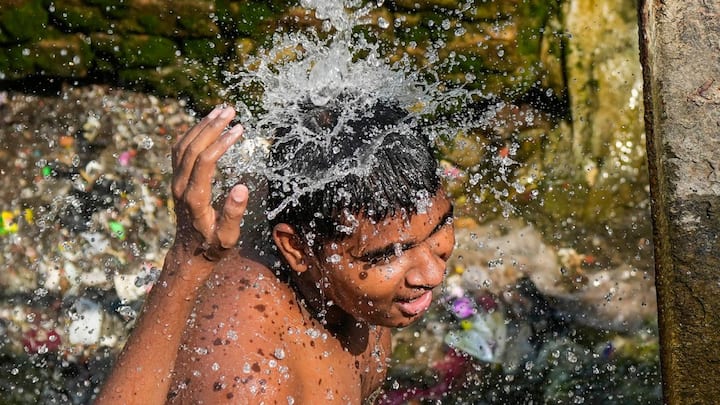 বুধবার কলাইকুণ্ডার সর্বোচ্চ তাপমাত্রা ছিল ৪৫.২ ডিগ্রি সেলসিয়াস। পানাগড়ের সর্বোচ্চ তাপমাত্রা ৪৪.১ ডিগ্রি সেলসিয়াস। মেদিনীপুরের সর্বোচ্চ তাপমাত্রা ৪৩.৪ ডিগ্রি সেলসিয়াস। আসানসোলের সর্বোচ্চ তাপমাত্রা ৪২.৩ ডিগ্রি সেলসিয়াস।