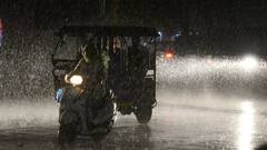 Weather Update: আজ সন্ধ্যার পরেই বৃষ্টি নামতে পারে এই ৪ জেলায়, স্বস্তির বার্তা হাওয়া অফিসের