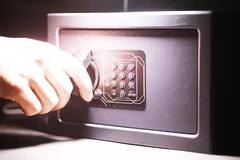 બેંક લોકરમાં ચોરી કે આગ લાગવાના કિસ્સામાં કેટલું વળતર મળે છે? જાણો શું છે નિયમ