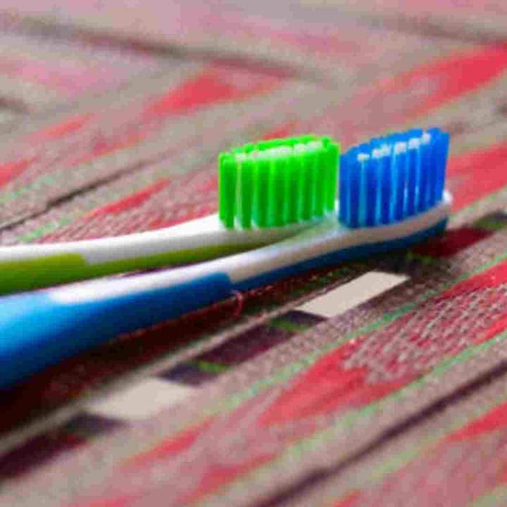 Tooth Brush : ਸਾਫ਼ ਦੰਦ ਤੁਹਾਡੀ ਸ਼ਖ਼ਸੀਅਤ ਨੂੰ ਨਿਖਾਰਦੇ ਹਨ। ਆਪਣੇ ਦੰਦਾਂ ਨੂੰ ਸਾਫ਼ ਰੱਖਣ ਲਈ, ਇਹ ਜ਼ਰੂਰੀ ਹੈ ਕਿ ਤੁਸੀਂ ਰੋਜ਼ਾਨਾ ਦੋ ਵਾਰ ਬੁਰਸ਼ ਕਰੋ। ਪਰ ਕੀ ਤੁਸੀਂ ਬੁਰਸ਼ ਕਰਨ ਦਾ ਸਹੀ ਤਰੀਕਾ ਜਾਣਦੇ ਹੋ?