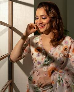 Ankita Lokhande : अंकिता लोखंडे रुग्णालयात दाखल, फोटो समोर येताच लोक अभिनेत्रीवर का संतापले?