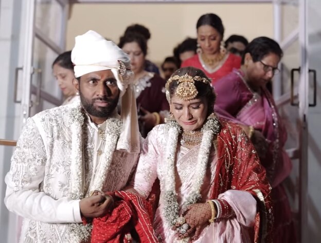Arti Singh Wedding Actress Cry At Her Vidai Shared Video Krushna Abhishek  Kashmera Shah | Arti Singh Wedding: अपनी विदाई में फूट-फूटकर रोईं आरती सिंह,  भाई कृष्णा और भाभी करिश्मा के भी