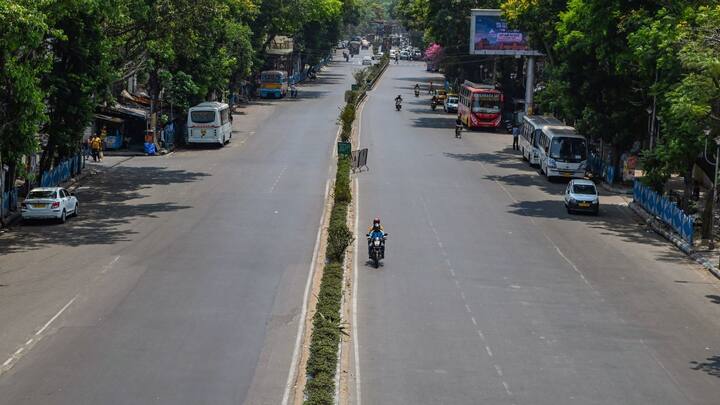 পশ্চিম মধ্য বঙ্গোপসাগর থেকে পর্যাপ্ত জলীয় বাষ্প ঢোকার অনুকূল পরিস্থিতি হতেই কমতে শুরু করল কলকাতার সর্বোচ্চ তাপমাত্রা।