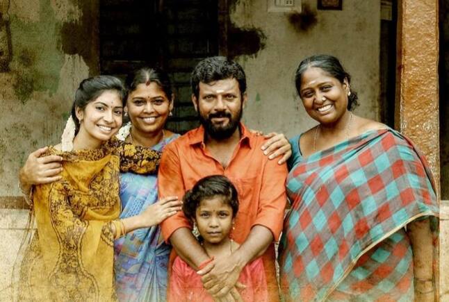 விதவிதமான படங்களில் நடித்து வரும் வரலட்சுமி சரத்குமார், சபரி எனும் படத்தில் முதன்மை கதாபாத்திரத்தில் நடித்துள்ளார். இப்படத்தில் பெரிய பட்டாளமே நடித்துள்ளது.
