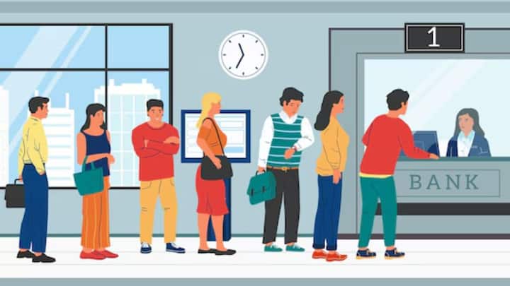 एक समय था जब लोगों को पैसे निकालने के लिए बैंक जाना पड़ता था. लाइन में लगना पड़ता था लेकिन अब ऐसा नहीं है. अब एटीएम के सहारे लोग पैसे निकाल लेते हैं.