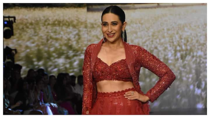 Karisma Kapoor turned show stopper on Friday at Bombay Times Fashion Week for the clothing brand Awigna.