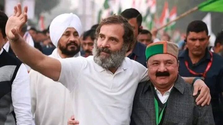 वह गांधी परिवार के बेहद करीबी माने जाते हैं. इसी कारण उन्हें सोनिया गांधी का प्रतिनिधि भी बनाया गया था. इस परिवार से उनका बहुत पुराना नाता रहा है.