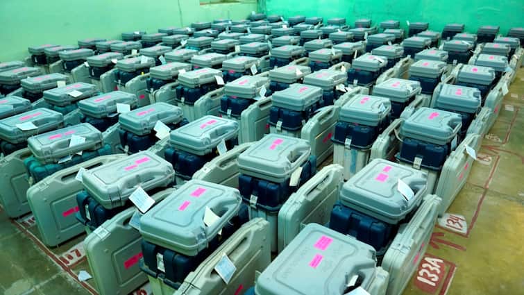 MP Lok Sabha Election 2024 EVM vote Counting will be done in 18 rounds in Jabalpur Seat on 4 June ANN MP Lok Sabha Election 2024: जबलपुर में 18 राउंड में होगी मतों की गिनती, कड़ी सुरक्षा व्यवस्था के बीच हो रही EVM की निगरानी