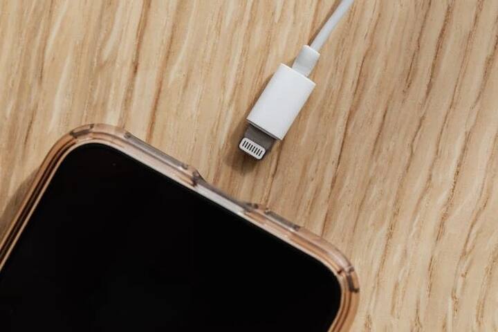 டிப்ஸ் 2 : மெசேஜ் அனுப்பும் போதும், வைப்ரேட் ஆகும் போதும் சார்ஜ் குறையும். அதனால் போன் செட்டிங்கில் வைப்ரேஷனை ஆப் செய்யவும்.