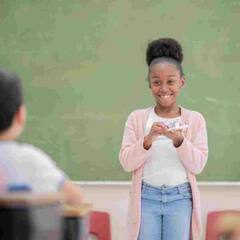 Children Skill : ਕੀ ਤੁਹਾਡੇ ਵੀ ਬੱਚੇ ਝਿਜਕਦੇ ਹਨ ਕਿਸੇ ਦੇ ਸਾਹਮਣੇ  ਬੋਲਣ ਤੋਂ ਤਾਂ ਇੰਝ ਕਰੋ ਸਮੱਸਿਆ ਦਾ ਹੱਲ