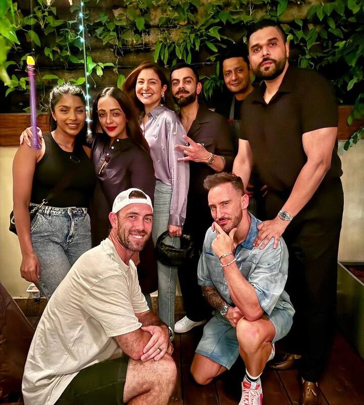 இந்நிலையில், மே 1 ஆம் தேதியான நேற்று அனுஷ்கா ஷர்மா, கணவர் கோலி மற்றும் நண்பர்களுடன் பிறந்த நாளை கொண்டாடினார்.