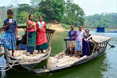 Election Issues In Dhubri: चांद तक पहुंचा भारत, लेकिन इस इलाके में आज भी नहीं है कोई सड़क, न नदी पार करने के लिए है पुल, देखें तस्वीरें