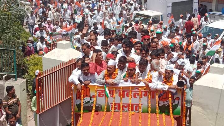 रायबरेली से सोनिया गांधी के सांसद चुने जाने के बाद वह उनके प्रतिनिधि के रूप में कार्य करते रहे. सोनिया गांधी के चुनाव नहीं लड़ने पर किशोरी को रायबरेली से दावेदार माना जा रहा था, लेकिन पार्टी ने उन्हें रायबरेली के बजाय अमेठी से उम्मीदवार बनाया है. साल 2004 में सोनिया गांधी रायबरेली से सांसद बनीं तो शर्मा ने सांसद प्रतिनिधि की जिम्मेदारी संभाली. सोनिया गांधी की अनुपस्थिति में भी उनके कार्यालय आने वाले हर एक जरूरतमंद की हरसंभव मदद की. इसके बाद के चुनावों में उनके कुशल प्रबंधन का ही नतीजा रहा कि सोनिया को शानदार जीत मिली.