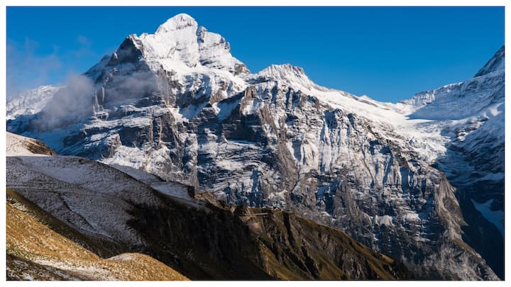 यात्रा परमिट और रजिस्ट्रेशन: अमरनाथ यात्रा के लिए पहले से रजिस्ट्रेशन कराना अनिवार्य है. सभी जरूरी दस्तावेज जैसे कि आधार कार्ड और मेडिकल सर्टिफिकेट साथ रखें.