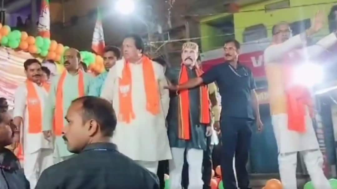 Madhya Pradesh BJP MLA Threatens police For Turning Off Shivraj Chouhan's Mike Watch Video: திரும்ப வரமாட்டாய் என காவலரை மிரட்டிய பாஜக MLA; வைரலாகும் வீடியோ காட்சிகள்! என்ன நடந்தது?