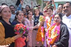 हिमाचल की वादियों में 'क्वीन' का सियासी अंदाज, मंडी सीट के लिए कंगना रनौत ने झोंकी ताकत