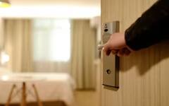 Spy Camera: ਜੇ ਤੁਸੀਂ ਸਹੇਲੀ ਨਾਲ ਜਾ ਰਹੇ ਹੋ ਹੋਟਲ ਤਾਂ ਜਾਸੂਸੀ ਕੈਮਰਿਆਂ ਤੋਂ ਰਹੋ ਸਾਵਧਾਨ! ਪਤਾ ਲਾਉਣ ਦਾ ਇਹ ਹੈ ਤਰੀਕਾ