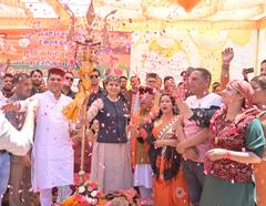 हिमाचल की वादियों में 'क्वीन' का सियासी अंदाज, मंडी सीट के लिए कंगना रनौत ने झोंकी ताकत