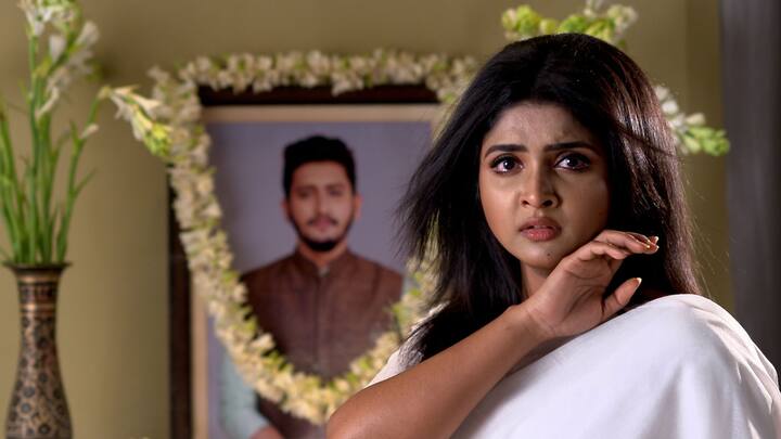 কালার্স বাংলার জনপ্রিয় ধারাবাহিক 'ফেরারি মন'-এ এবার নতুন দুই চরিত্রের আগমন। তুলসির জীবনে আসতে চলেছে ভোলা ও গৌরী। ধারাবাহিকের নায়ক, বিপুল পাত্রকে দেখা যাবে দ্বৈত চরিত্রে। কোন দিকে বাঁক নেবে গল্প?