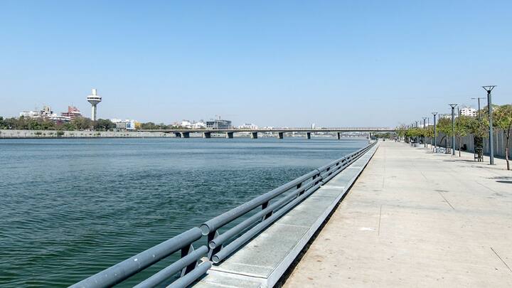 आज हम आपको बताएंगे कि किस शहर के नाम में हिंदी, अंग्रेजी और संस्कृत भाषा के शब्द आते हैं. बता दें कि इस शहर का नाम अहमदाबाद है.