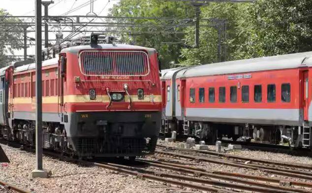 ਹੁਣ ਸਵਾਲ ਇਹ ਉੱਠਦਾ ਹੈ ਕਿ ਜੇਕਰ ਰੇਲਗੱਡੀ ਵਿੱਚ ਟਾਇਲਟ ਦੀ ਸਹੂਲਤ ਹੋ ਸਕਦੀ ਹੈ ਤਾਂ ਉਸਦੇ ਇੰਜਣ ਵਿੱਚ ਇਹ ਸਹੂਲਤ ਕਿਉਂ ਨਹੀਂ ਹੈ।