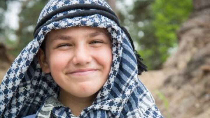 ऐसे में लोग धूप से बचने के लिए खूब सारे बंदोबस्त करके घर से निकलते हैं. जैसे सनस्क्रीन क्रीम लगाकर निकालना. स्कार्फ से मुंह को ढक लेना. फुल शोल्डर ग्लव्स पहनना.