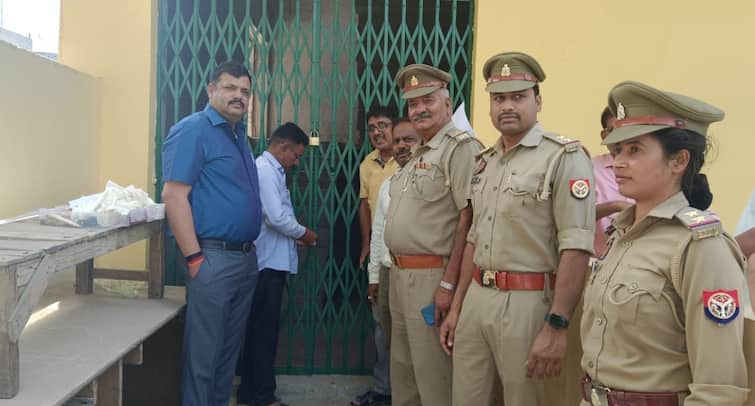Gorakhpur police seized gangster kamlesh yadav property in Barabanki ann Gorarakhpur News: गैंगस्टर कमलेश यादव का चार मंजिला मकान और संपत्ति जब्त, जालसाजी-धोखाधड़ी और गबन के 35 मामले दर्ज