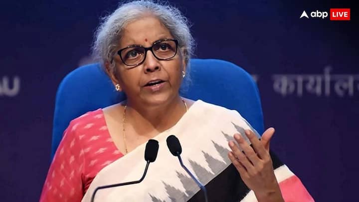 Nirmala Sitharaman says that reports of income tax rule change are rumour Nirmala Sitharaman: इनकम टैक्स नियमों में बदलाव की रिपोर्ट को वित्त मंत्री ने बताया अफवाह, सेंसेक्स में आई थी बड़ी गिरावट