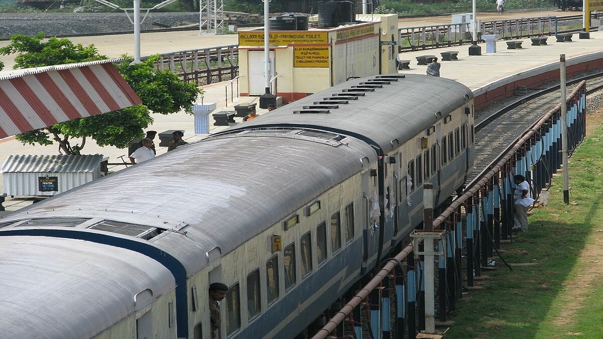 தஞ்சை ரயில் நிலைய நுழைவுவாயிலேயே டிக்கெட் கவுன்டர் அமைக்க வலியுறுத்தி தீர்மானம்