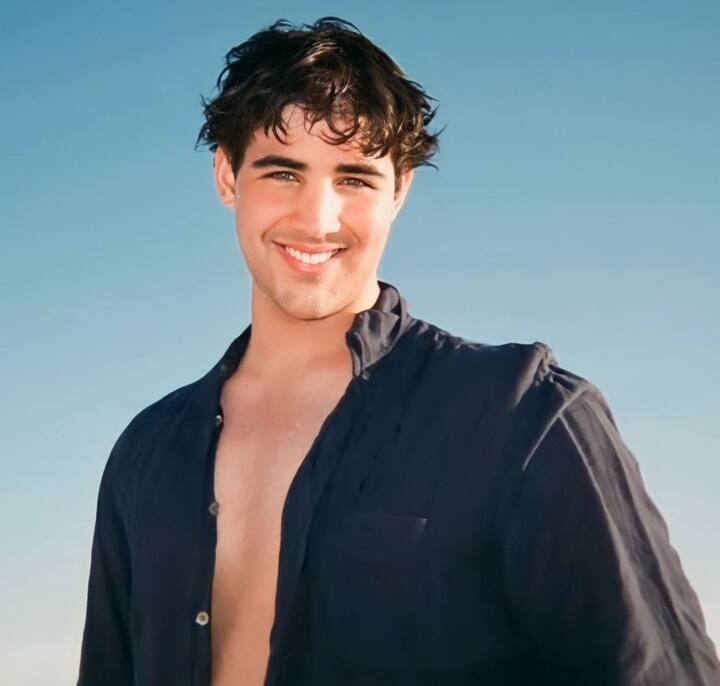 ओरी उर्फ ओरहान अवत्रामणि ने दोनों की ऑनलाइन फोटो शेयर की है, जिसमें वह काफी खुश दिख रहे हैं.