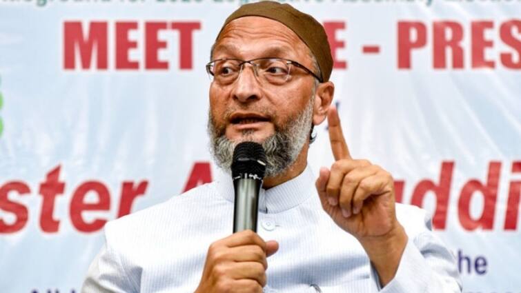 Asaduddin Owaisi attacked On PM Narendra modi through a poem in Hyderabad Lok Sabha elections 2024 Asaduddin Owaisi: 'पूरे देश को हौला बना रहा, हिंदू-मुस्लिम को लड़ा रहा', ओवैसी ने सुनाई कविता, देखें वीडियो