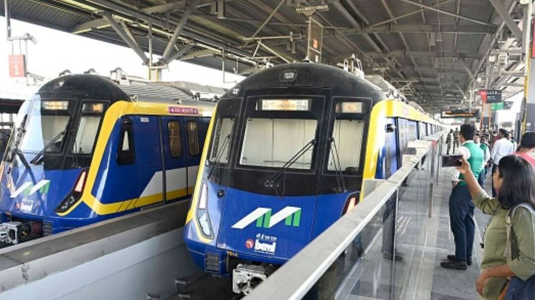 निवडणुकीच्या दिवशी मेट्रो प्रवाशांना तिकिटावर मिळणार 10 टक्के सवलत; महामुंबई मेट्रो प्रशासनाचा निर्णय Metro commuters will get 10 percent discount on tickets on Election Day; Decision of Mahamumbai Metro Administration निवडणुकीच्या दिवशी मेट्रो प्रवाशांना तिकिटावर मिळणार 10 टक्के सवलत; महामुंबई मेट्रो प्रशासनाचा निर्णय