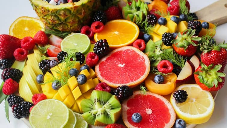 heatwave 2024 fruits for summer reduce body heat here is the list Fruits For Summer: গরমের দিনে শরীর ঠান্ডা রাখতে ফলই ভরসা, পাতে কী কী রাখবেন? দেখে নিন তালিকা