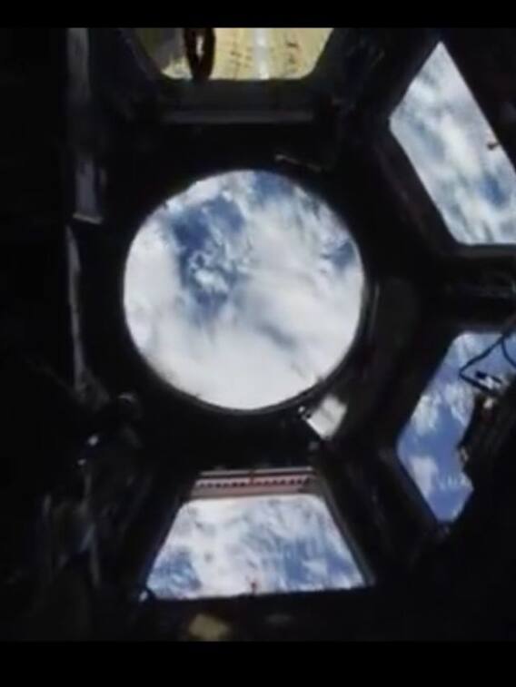 अंतरिक्ष यात्रियों को कैसी दिखती है पृथ्वी?