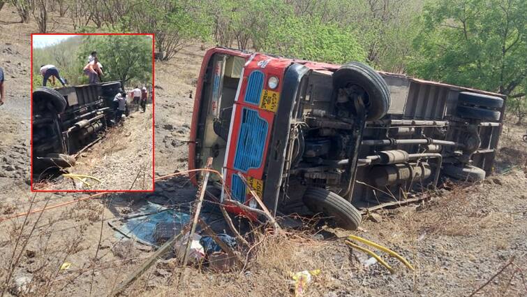 MSRTC Bus accident in chhatrapati sambhajinagar 8 injured in mishap and hospitalise 66 प्रवासी घेऊन निघालेली बस घाटात पलटली, भीषण अपघातानंतर स्थानिकांची धाव, 8 जखमी