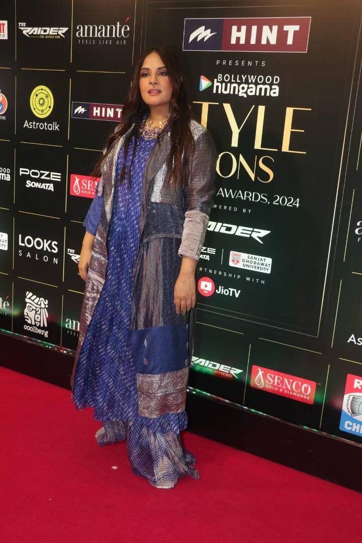 Mother-to-be Richa Chadda also arrived on the red carpet to dazzle.  The actress was wearing an Indo western outfit, in which the glow of pregnancy was visible on her face.