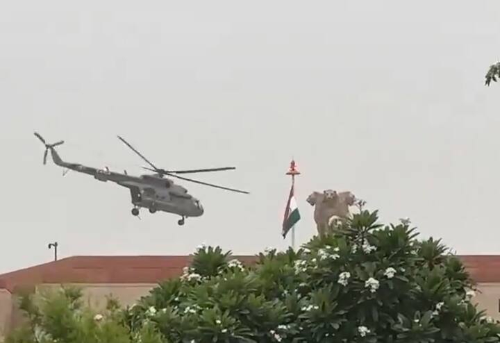 नई संसद की बिल्डिंग पर संभावित आतंकी हमले के मद्देनजर एनएसजी और दिल्ली पुलिस ने मिलकर सुरक्षा का मॉक ड्रिल किया.